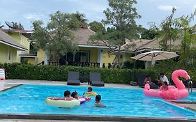 ทิพย์บุรี รีสอร์ต